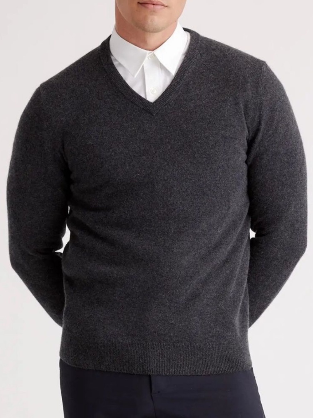 Quince Men's Mongolian Cashmere V Neck Sweater Charcoal Grey Medium